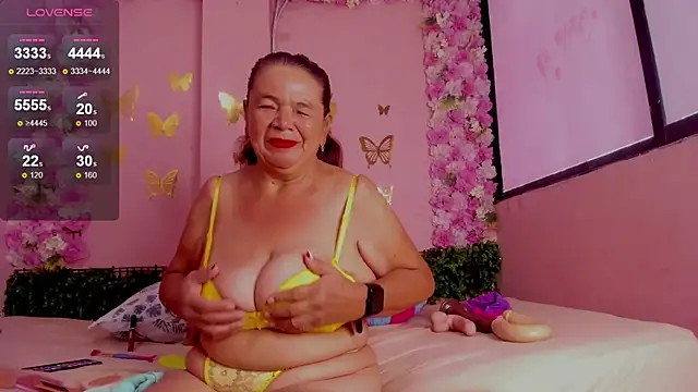 Snapshot of grandmother_milf chatting on 07/18/26, 12:53 grandmother milf online show from 07/18/26, 12:53