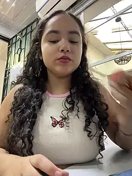 CurlyGirl 1 online show from 01/10/25, 12:04