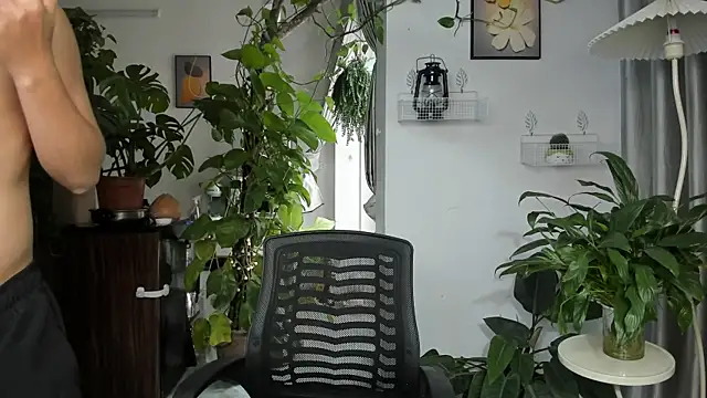 Oliver Nl online show from 11/22/25, 04:22