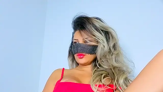 Turkish Latina online show from 10/23/25, 12:21