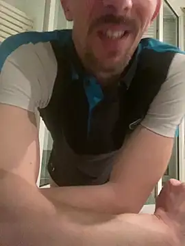 Maxthekid online show from 04/21/26, 01:42