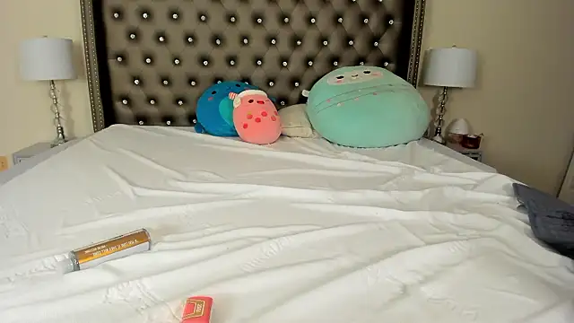 NadiaLyla online show from 01/10/26, 02:35