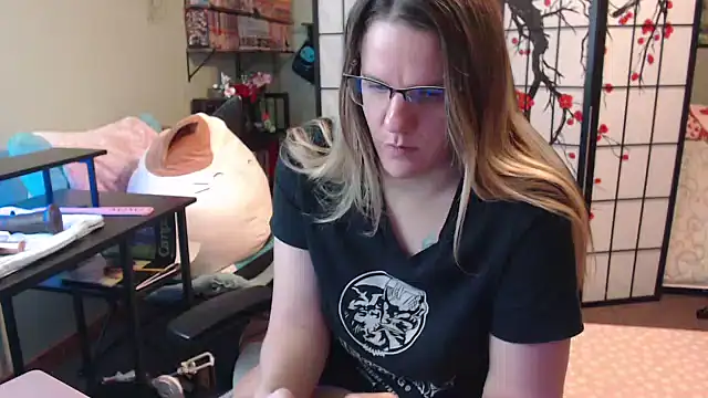 Sarahtineke online show from 02/04/26, 06:58