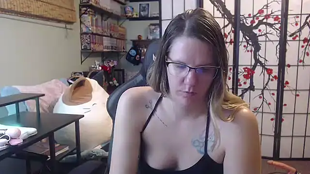 Sarahtineke online show from 03/05/26, 03:41