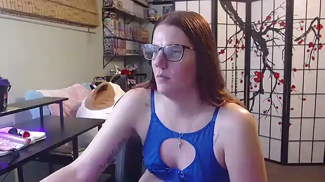 Snapshot of Sarahtineke chatting on 06/12/26, 10:19 Sarahtineke online show from 06/12/26, 10:19