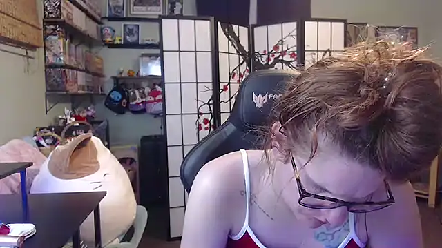 Sarahtineke online show from 07/02/26, 03:23