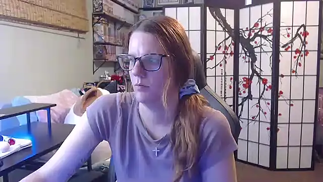 Sarahtineke online show from 07/09/26, 04:22