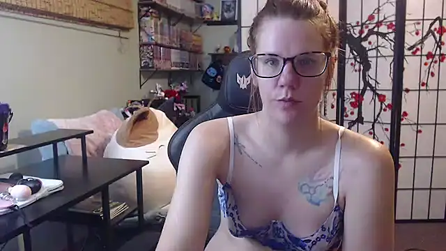 Sarahtineke online show from 08/06/26, 03:36