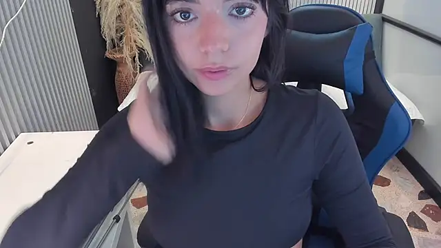 Snapshot of NicolRoss_ chatting on 06/10/26, 09:35 NicolRoss online show from 06/10/26, 09:35