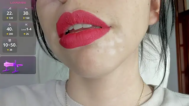 Snapshot of Katty_mouth chatting on 12/03/24, 08:28 Katty mouth online show from 12/03/24, 08:28