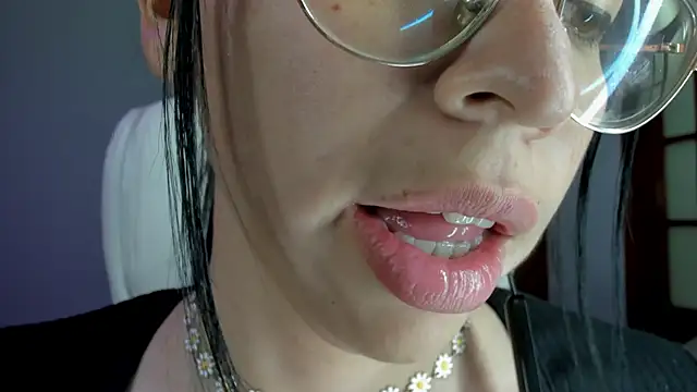 Snapshot of Katty_mouth chatting on 02/12/25, 12:05 Katty mouth online show from 02/12/25, 12:05