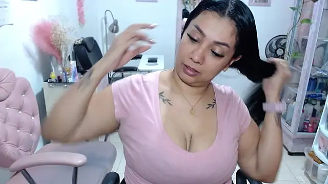Snapshot of titsbiglovers chatting on 05/25/26, 08:37 titsbiglovers online show from 05/25/26, 08:37