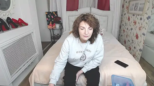 AmiHotGranny online show from 11/18/25, 10:31