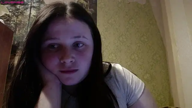 Snapshot of Light_Luna chatting on 05/20/26, 04:02 Light Luna online show from 05/20/26, 04:02