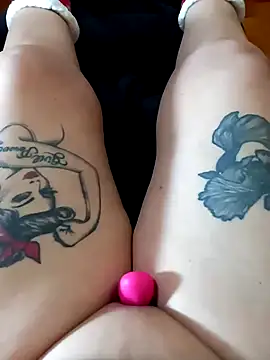 Snapshot of Hotsereia chatting on 01/12/25, 07:31 Hotsereia online show from 01/12/25, 07:31