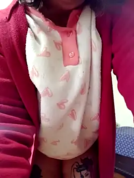 Snapshot of Hotsereia chatting on 01/19/25, 09:44 Hotsereia online show from 01/19/25, 09:44