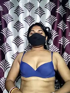 Snapshot of Luv_Adite20 chatting on 02/07/25, 02:15 Luv Adite20 online show from 02/07/25, 02:15