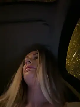 Snapshot of IsabellaEtthan chatting on 01/31/25, 11:45 IsabellaEtthan online show from 01/31/25, 11:45