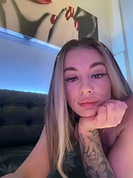 Snapshot of IsabellaEtthan chatting on 02/28/25, 08:18 IsabellaEtthan online show from 02/28/25, 08:18