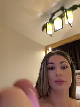 Snapshot of IsabellaEtthan chatting on 03/05/25, 08:32 IsabellaEtthan online show from 03/05/25, 08:32