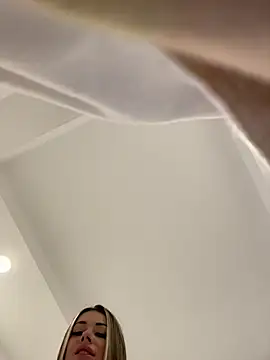 Snapshot of IsabellaEtthan chatting on 12/17/25, 06:47 IsabellaEtthan online show from 12/17/25, 06:47