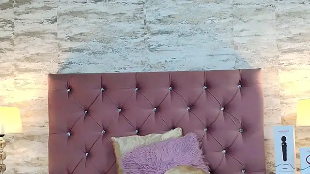 Snapshot of IsabellMendez_ chatting on 02/19/25, 11:14 IsabellMendez online show from 02/19/25, 11:14