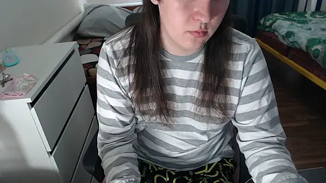 EvaMiron online show from 10/10/25, 10:25