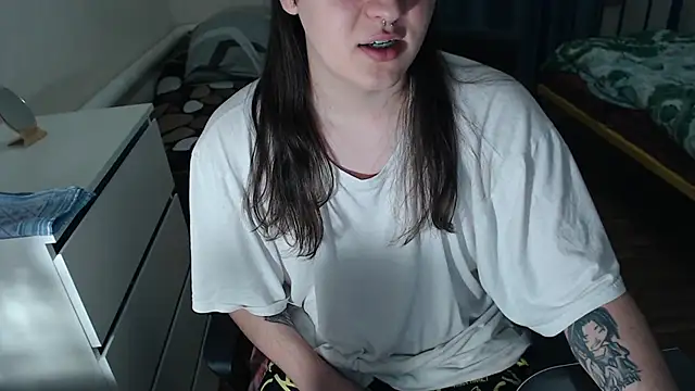 EvaMiron online show from 10/24/25, 01:18