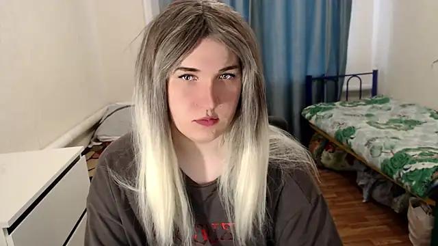 EvaMiron online show from 04/13/26, 04:40