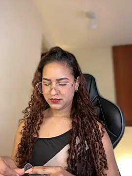 gretta kler1 online show from 01/15/25, 01:52