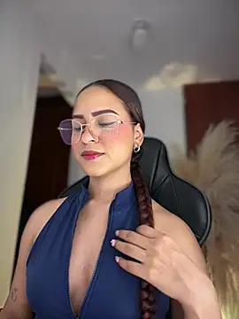 Snapshot of gretta_kler1 chatting on 05/01/26, 12:15 gretta kler1 online show from 05/01/26, 12:15