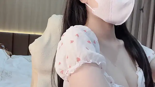 Snapshot of VIVIAN247 chatting on 03/06/25, 03:24 VIVIAN247 online show from 03/06/25, 03:24