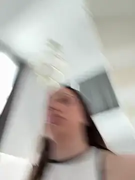 Snapshot of deliaroyal chatting on 03/05/25, 01:06 deliaroyal online show from 03/05/25, 01:06