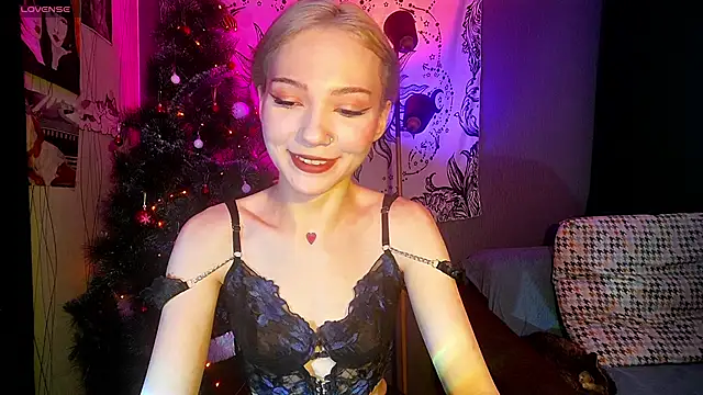 Snapshot of SandraBoyl chatting on 12/17/24, 04:12 SandraBoyl online show from 12/17/24, 04:12