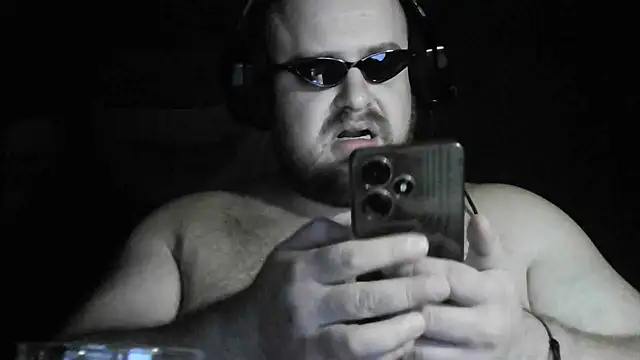 Snapshot of perversalus chatting on 12/08/24, 01:13 perversalus online show from 12/08/24, 01:13