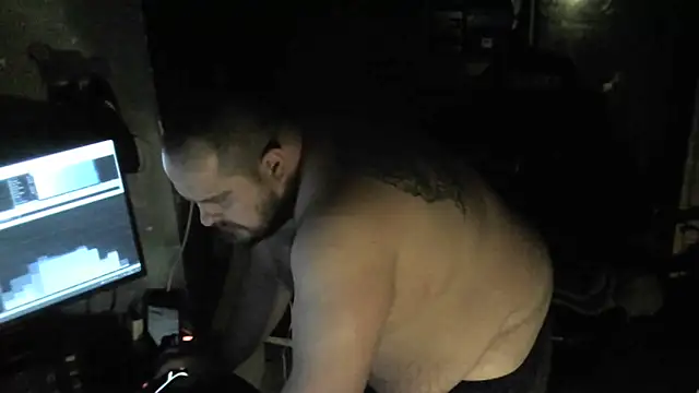 Snapshot of perversalus chatting on 12/17/24, 01:29 perversalus online show from 12/17/24, 01:29