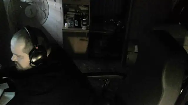 Snapshot of perversalus chatting on 01/01/25, 10:54 perversalus online show from 01/01/25, 10:54