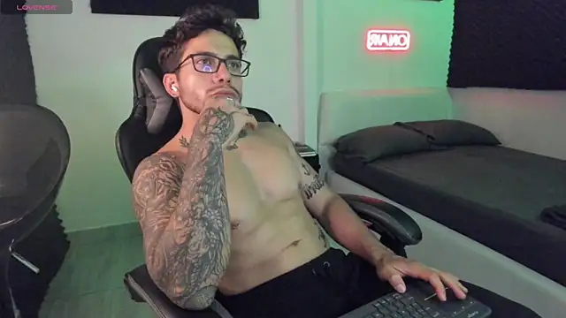 LucianSinclair online show from 11/26/25, 02:56