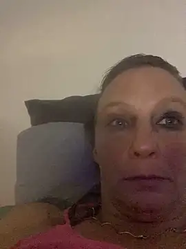 Snapshot of Everlyrose27 chatting on 12/05/24, 05:26 Everlyrose27 online show from 12/05/24, 05:26