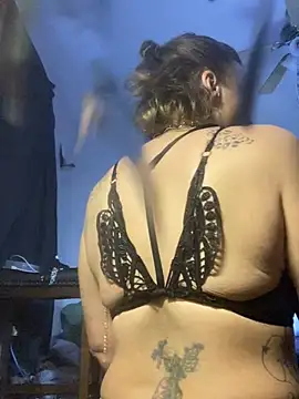 Snapshot of Everlyrose27 chatting on 12/06/24, 08:15 Everlyrose27 online show from 12/06/24, 08:15