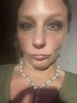 Snapshot of Everlyrose27 chatting on 12/18/24, 03:37 Everlyrose27 online show from 12/18/24, 03:37