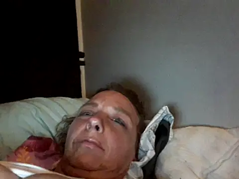 Snapshot of Everlyrose27 chatting on 01/12/25, 12:01 Everlyrose27 online show from 01/12/25, 12:01