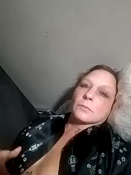 Snapshot of Everlyrose27 chatting on 01/18/25, 04:26 Everlyrose27 online show from 01/18/25, 04:26