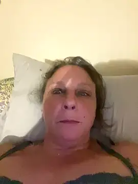 Snapshot of Everlyrose27 chatting on 09/28/25, 06:52 Everlyrose27 online show from 09/28/25, 06:52