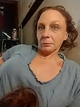 Snapshot of Everlyrose27 chatting on 02/17/26, 01:46 Everlyrose27 online show from 02/17/26, 01:46