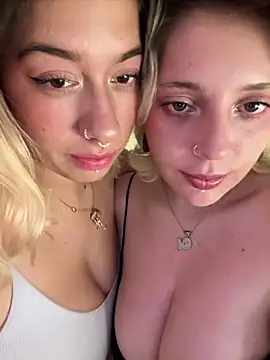 Snapshot of Enyeld_ruru chatting on 01/08/25, 06:20 Enyeld ruru online show from 01/08/25, 06:20