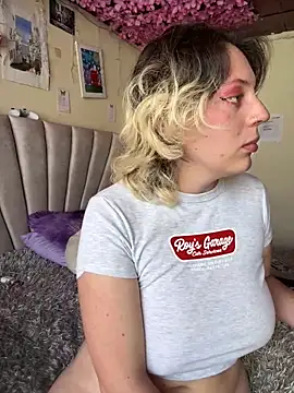 Snapshot of Enyeld_ruru chatting on 03/11/25, 01:34 Enyeld ruru online show from 03/11/25, 01:34