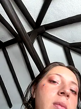 Snapshot of Enyeld_ruru chatting on 09/13/25, 01:22 Enyeld ruru online show from 09/13/25, 01:22