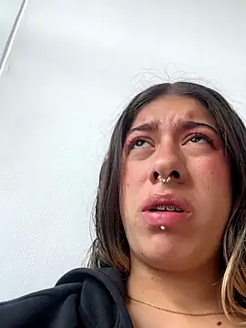 Snapshot of Enyeld_ruru chatting on 10/14/25, 04:30 Enyeld ruru online show from 10/14/25, 04:30