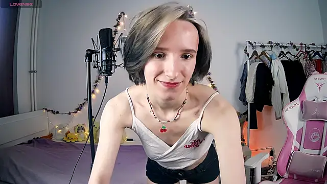 Snapshot of Violet_Veliya chatting on 03/07/25, 04:11 Violet Veliya online show from 03/07/25, 04:11